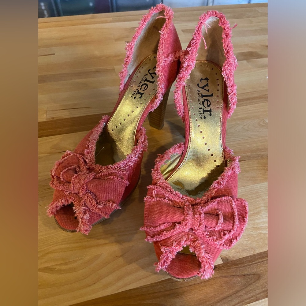 Richard Tyler Pink Canvas Heels